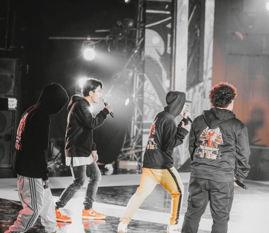 Underground là gì? Ví dụ video về Underground